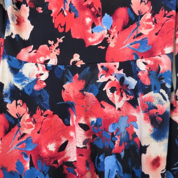 Susan Graver Silky Soft Navy Floral High Low Top - Picture 3 of 6